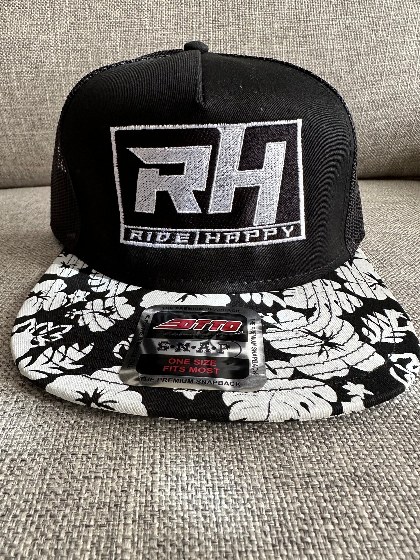 Ride Happy White and Black Hawaiian Hat